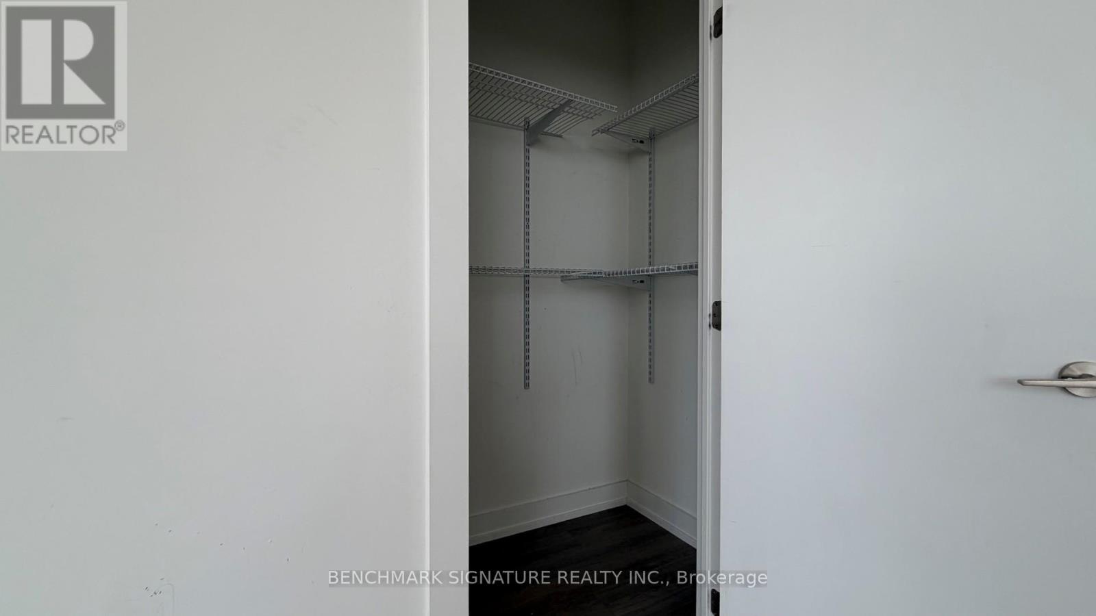 #TH106 6 PARKWOOD AVENUE - 43