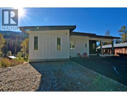 Foyer - 5916 Ferguson Frontage Road, Malakwa, BC V0E2J0 Photo 8