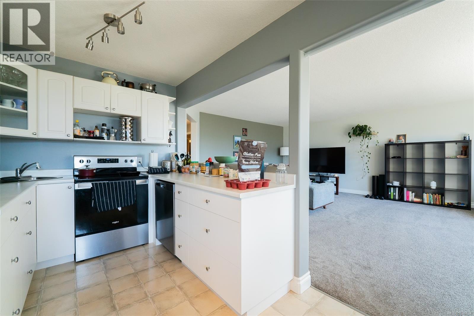 180 Rainbow Cres - Image 36