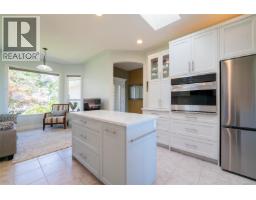 Kitchen - 180 Rainbow Cres, Nanaimo, BC V9T4Y2 Photo 13