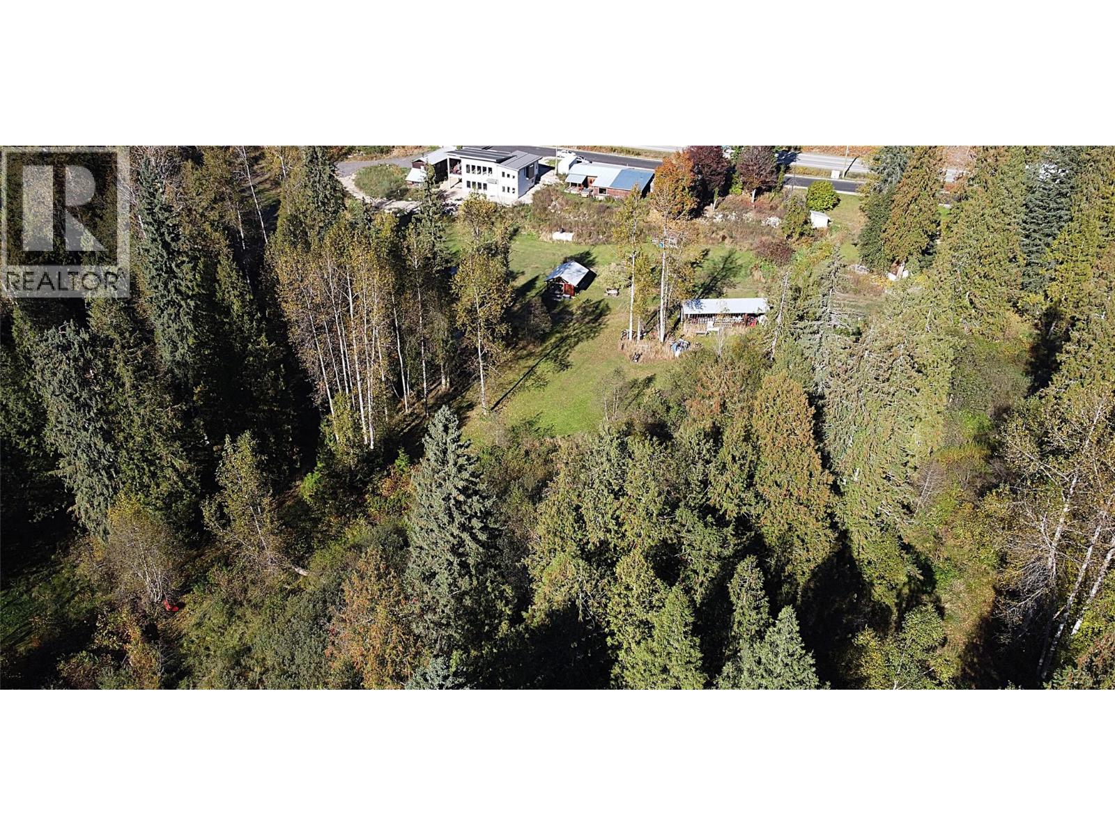 5916 Ferguson Frontage Road, Malakwa