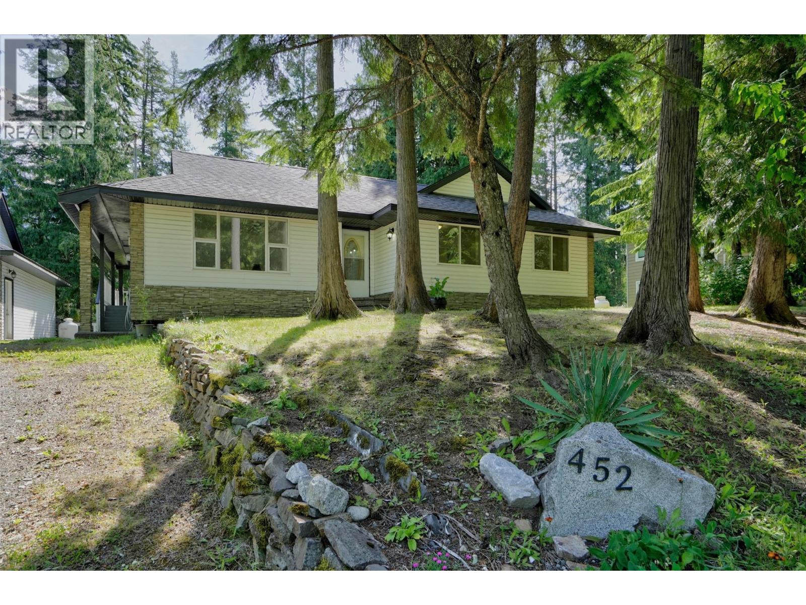 452 Balfour Crescent - 2