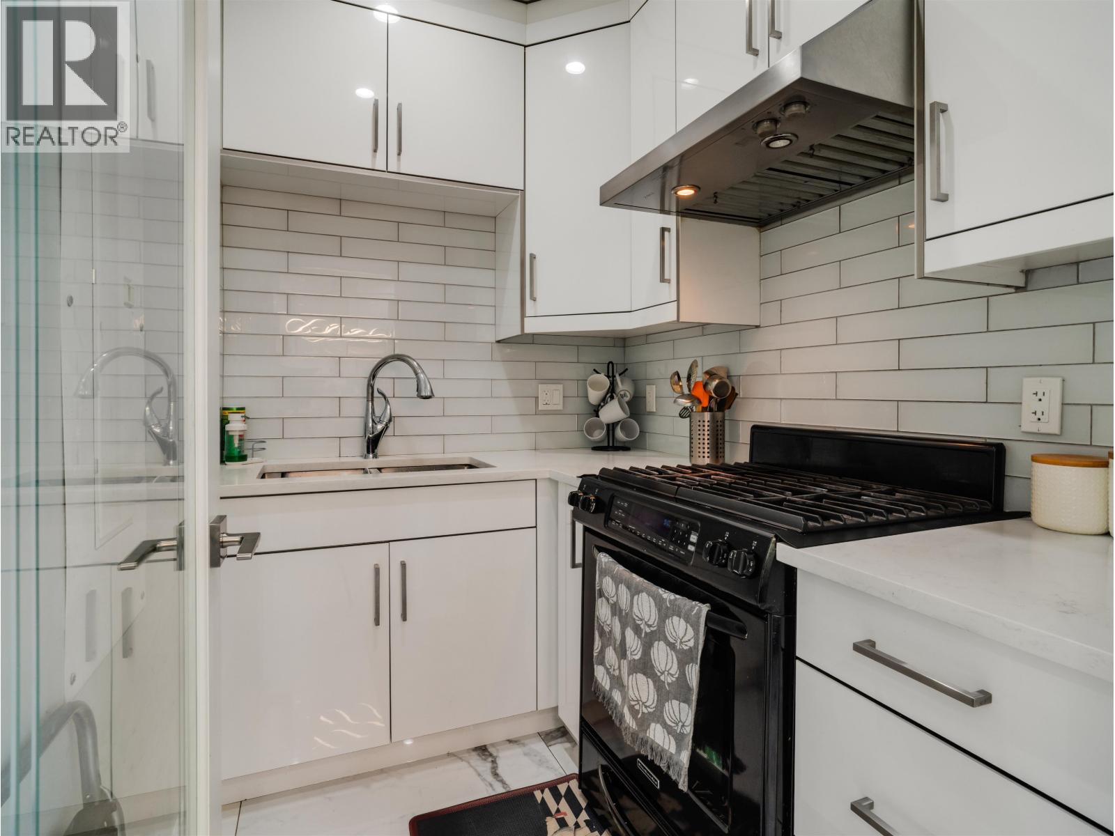 7 Bed, 6 Bath House for Sale in New Westminster – 501 EWEN AVENUE, New Westminster – MLS# R3154020 - Image 32