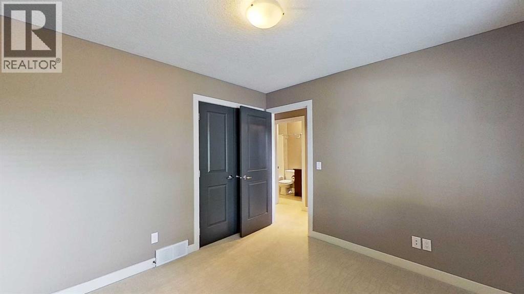 249 18 Avenue Northeast - Photo 18