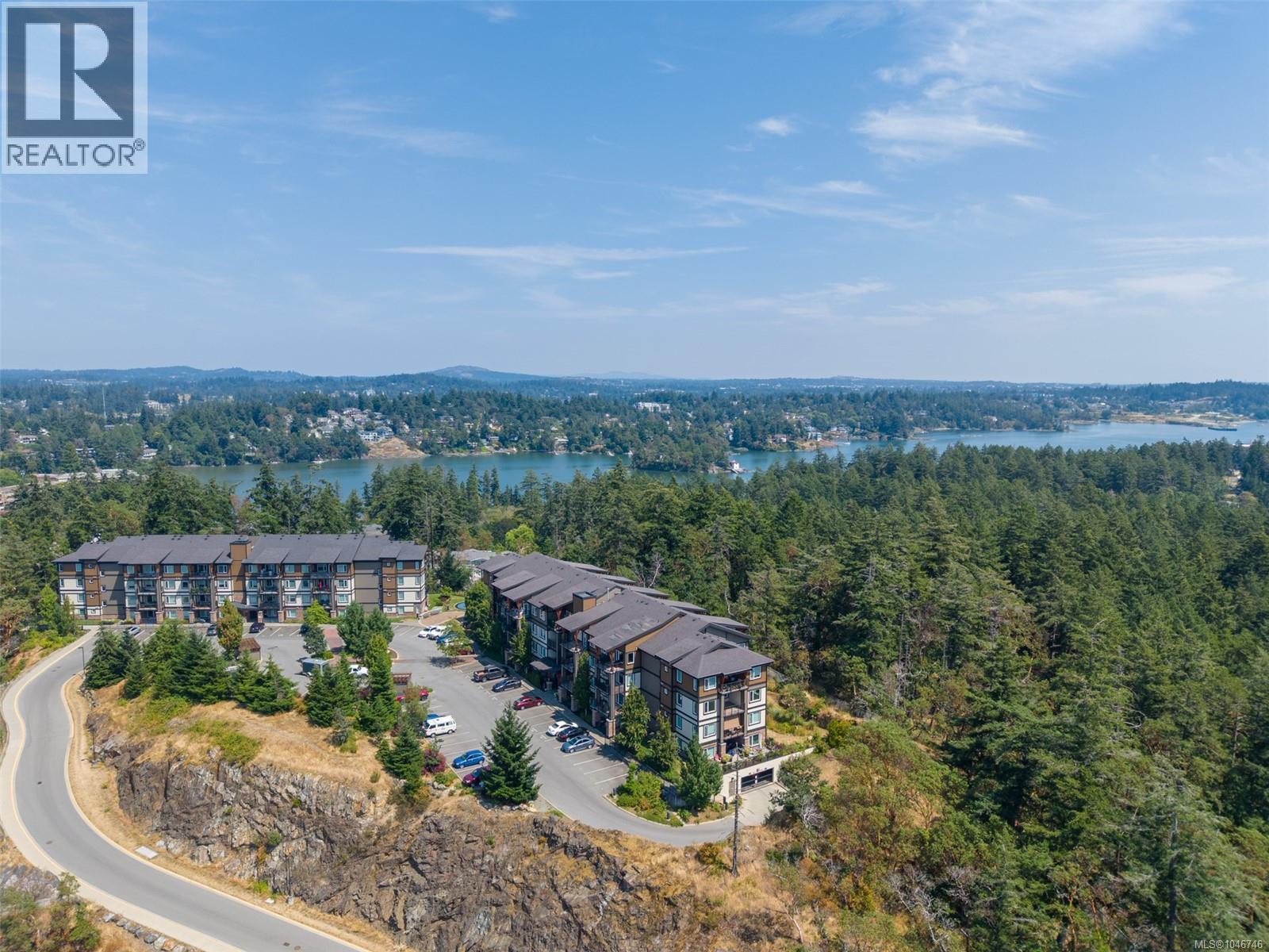 #303 286 Wilfert Rd - 2