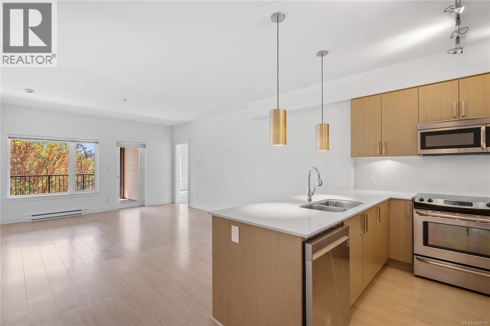 #303 286 Wilfert Rd - 3
