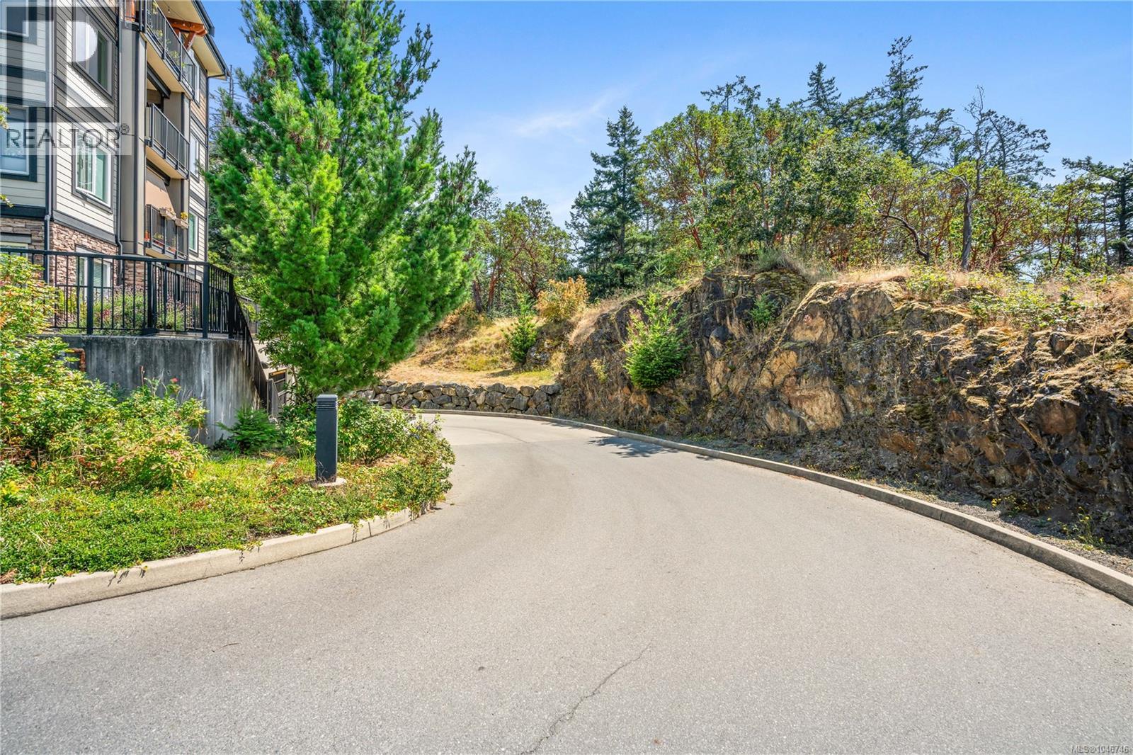 #303 286 Wilfert Rd - 45