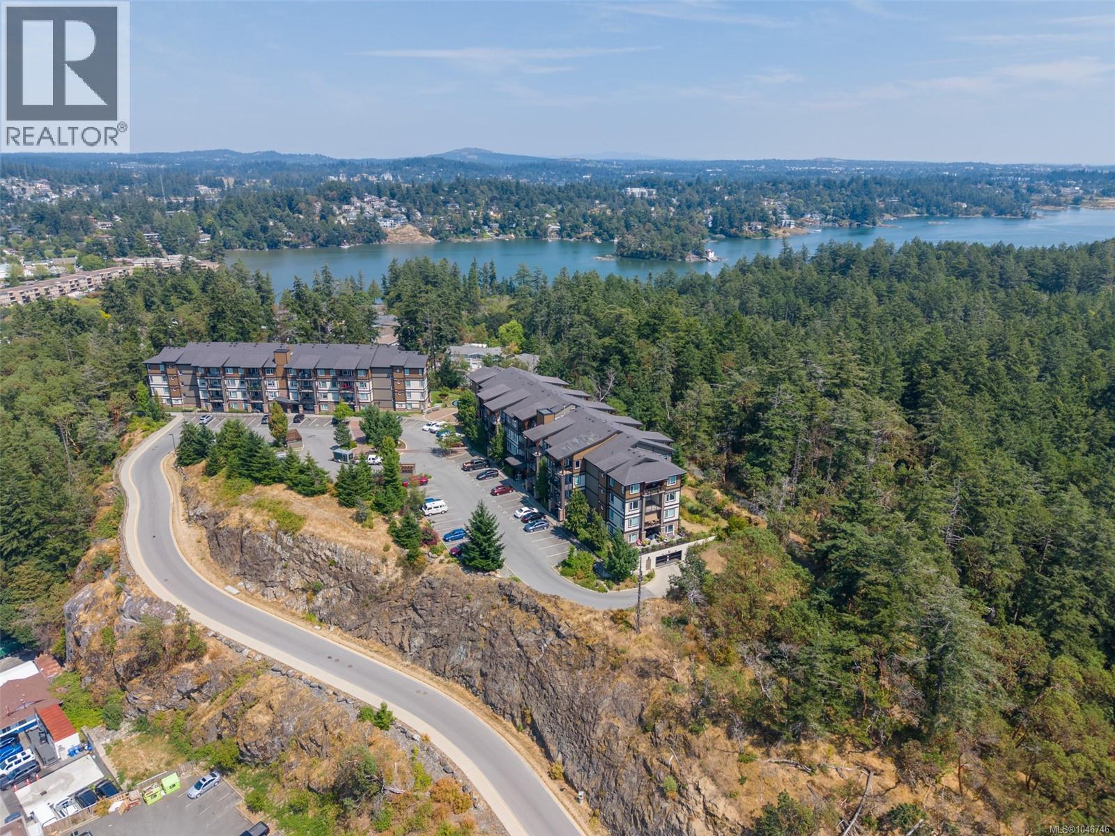 #303 286 Wilfert Rd - 62