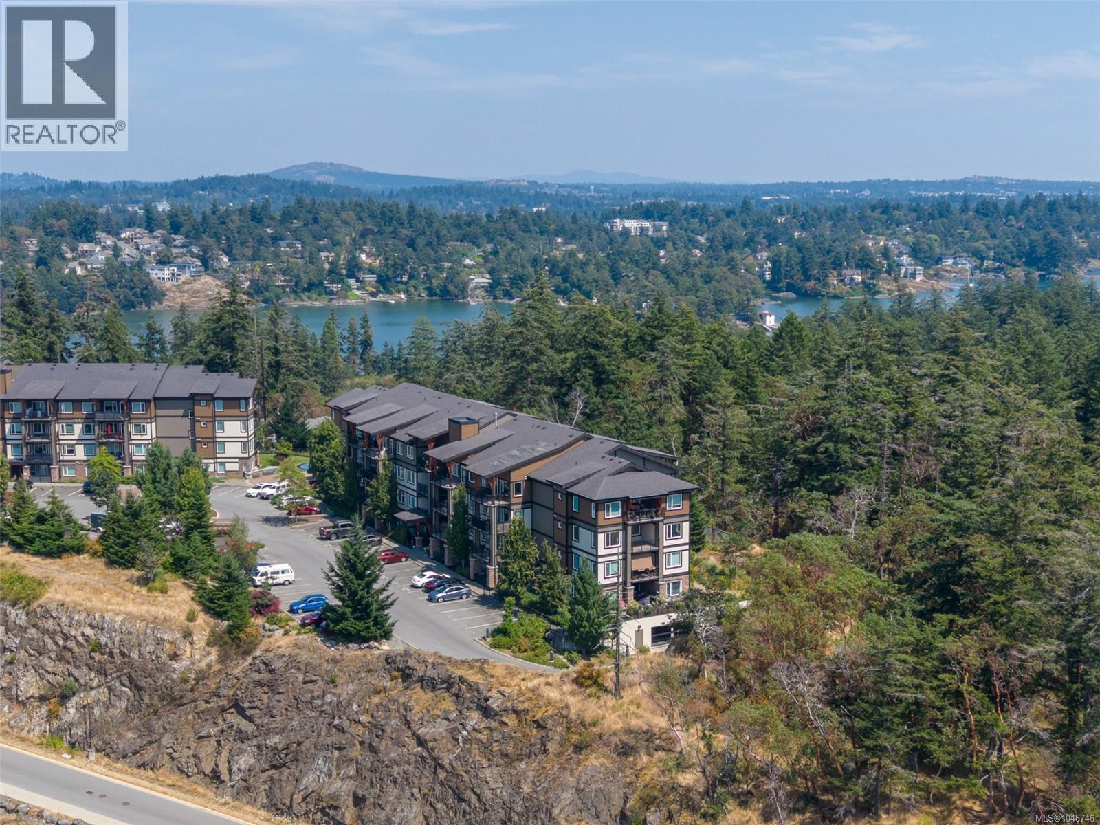 #303 286 Wilfert Rd - 63