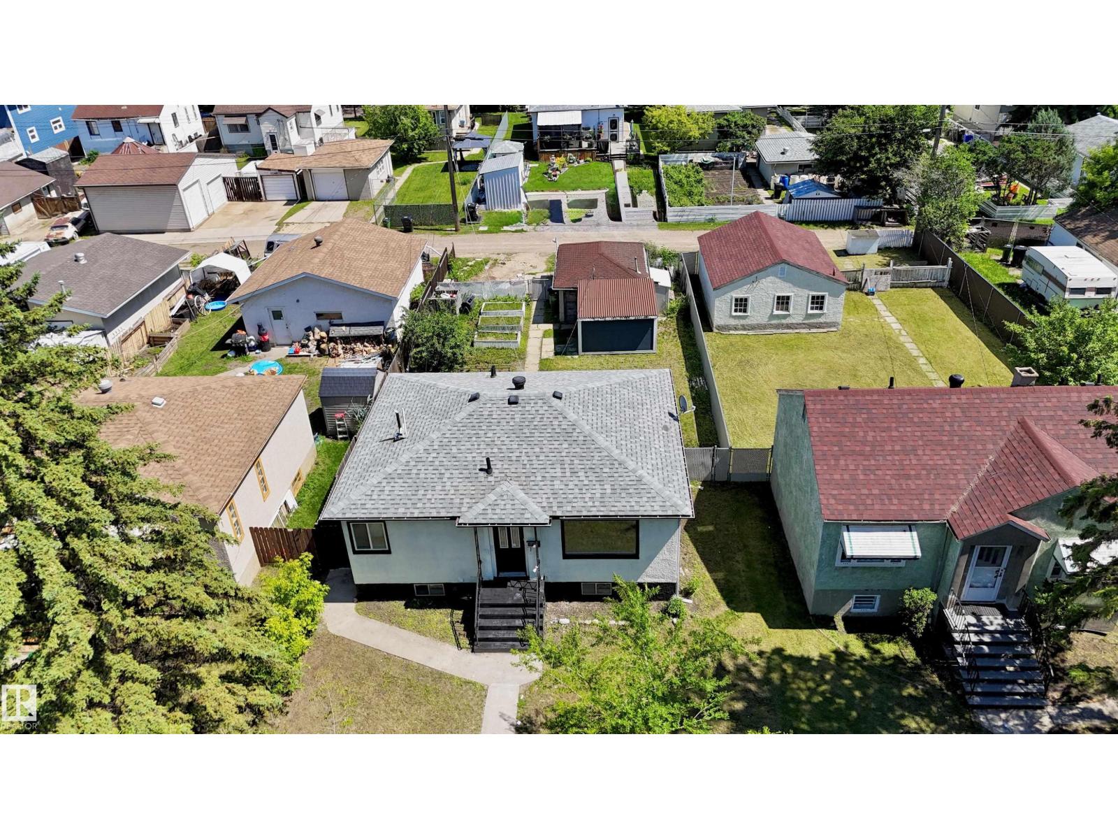 11927 68 ST NW - 2