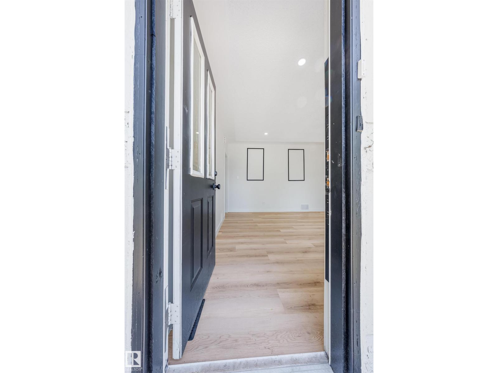 11927 68 ST NW - 4