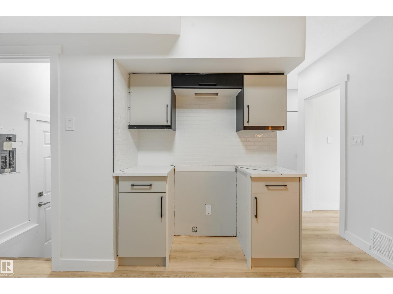 11927 68 ST NW - 11
