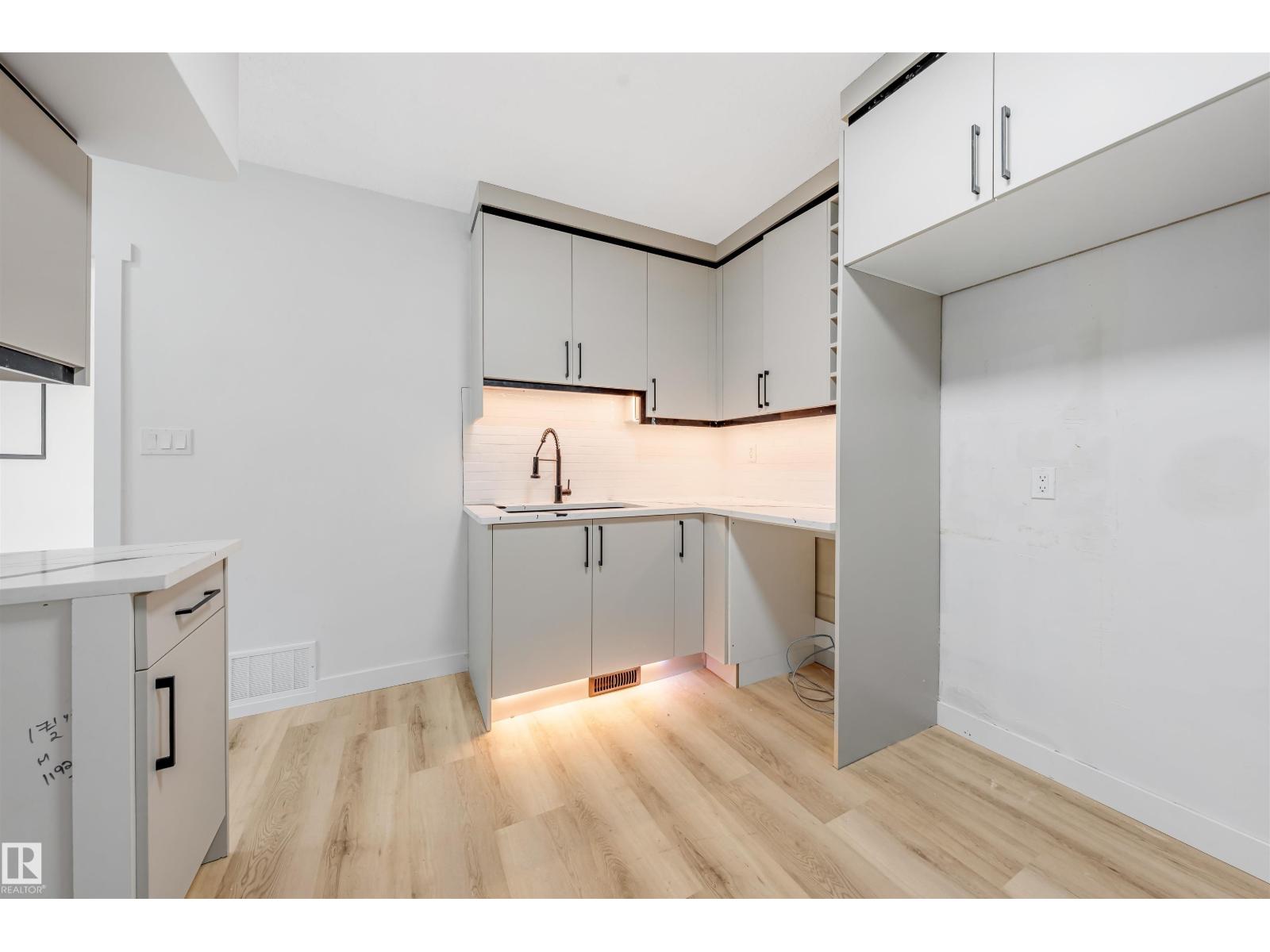 11927 68 ST NW - Image 13