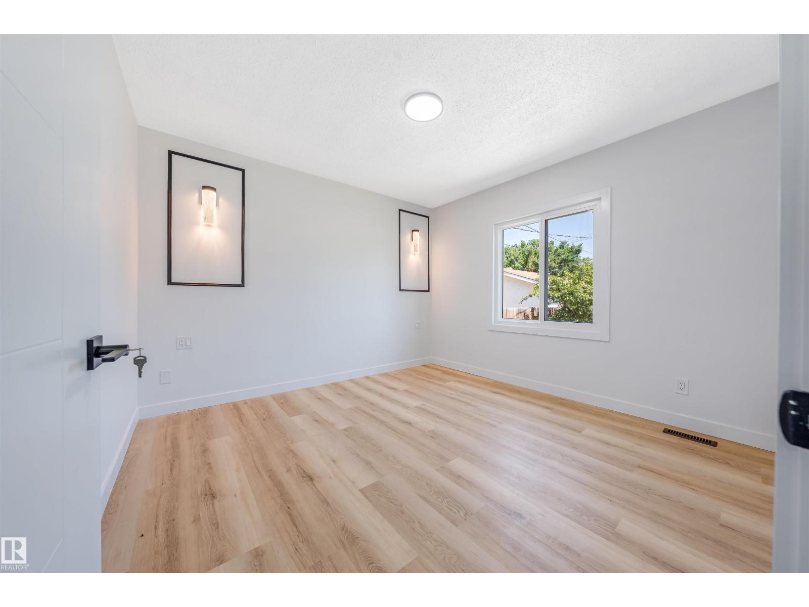 11927 68 ST NW - Image 17