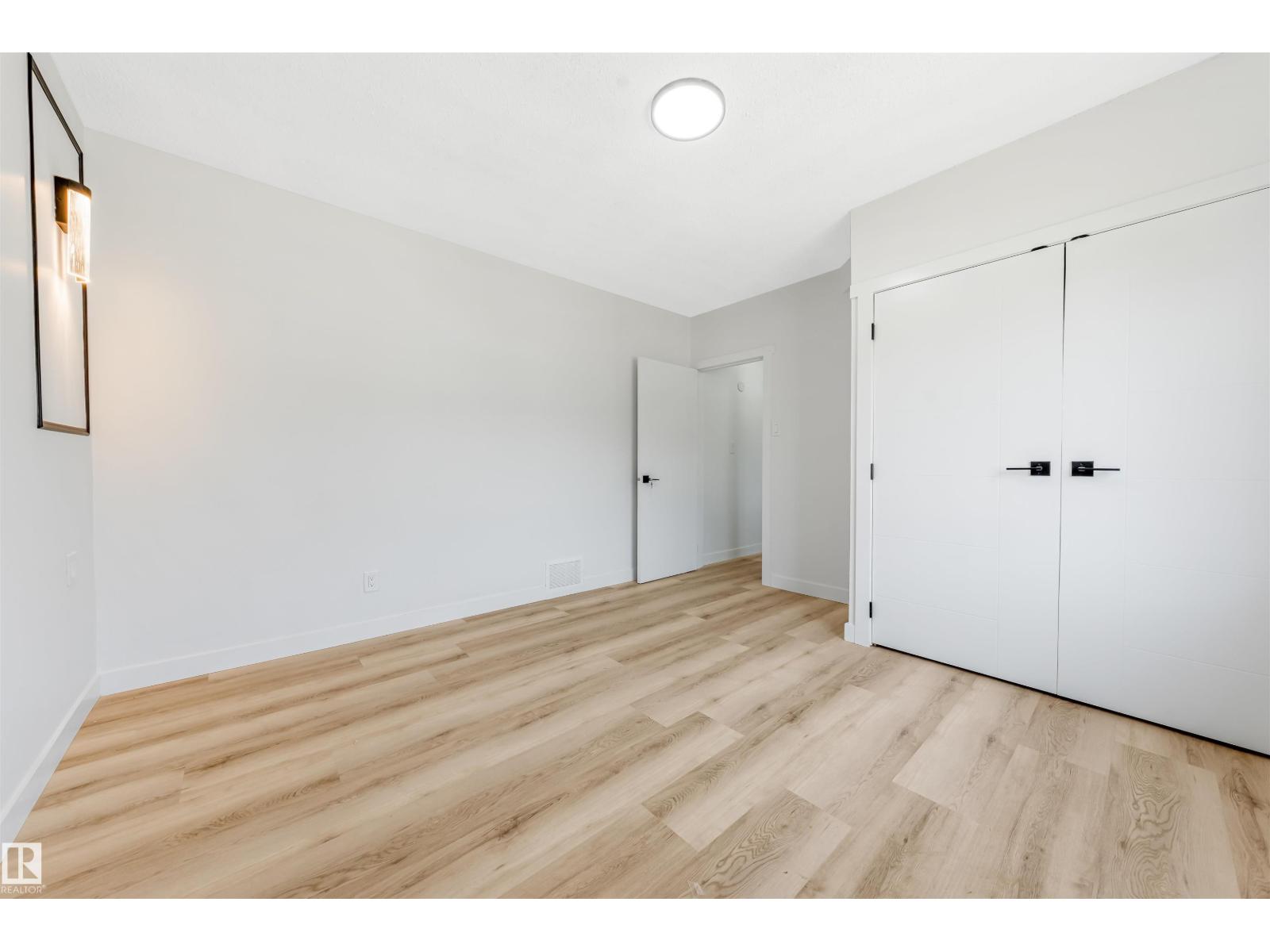 11927 68 ST NW - Image 27