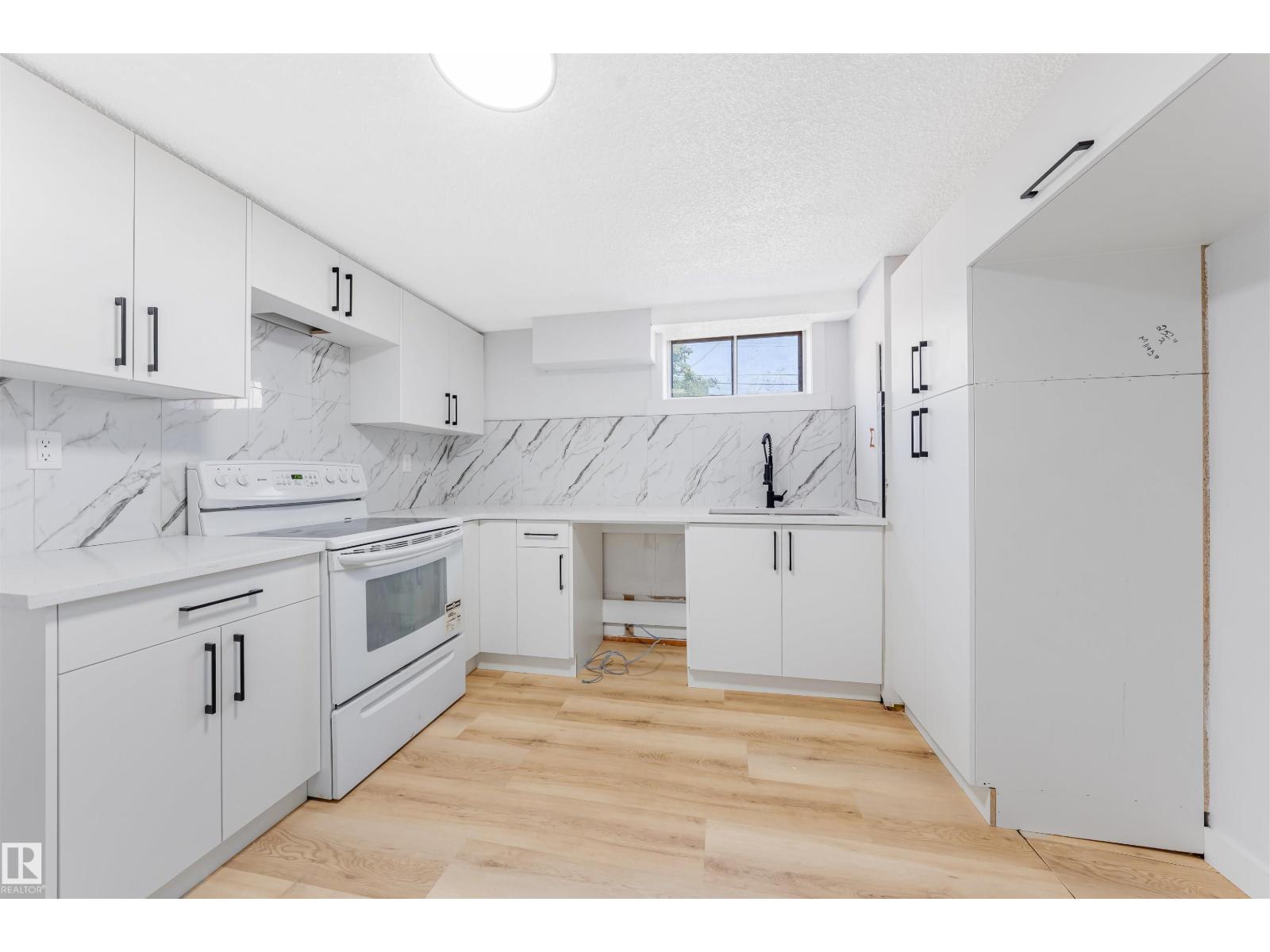 11927 68 ST NW - Image 37