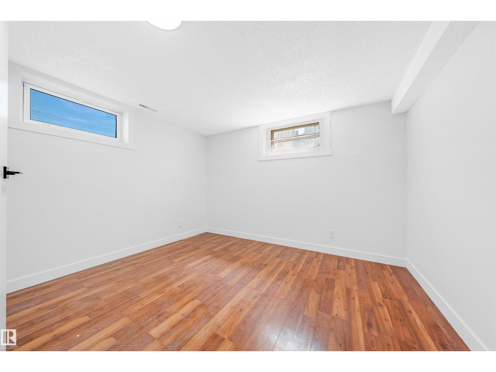 11927 68 ST NW - 33