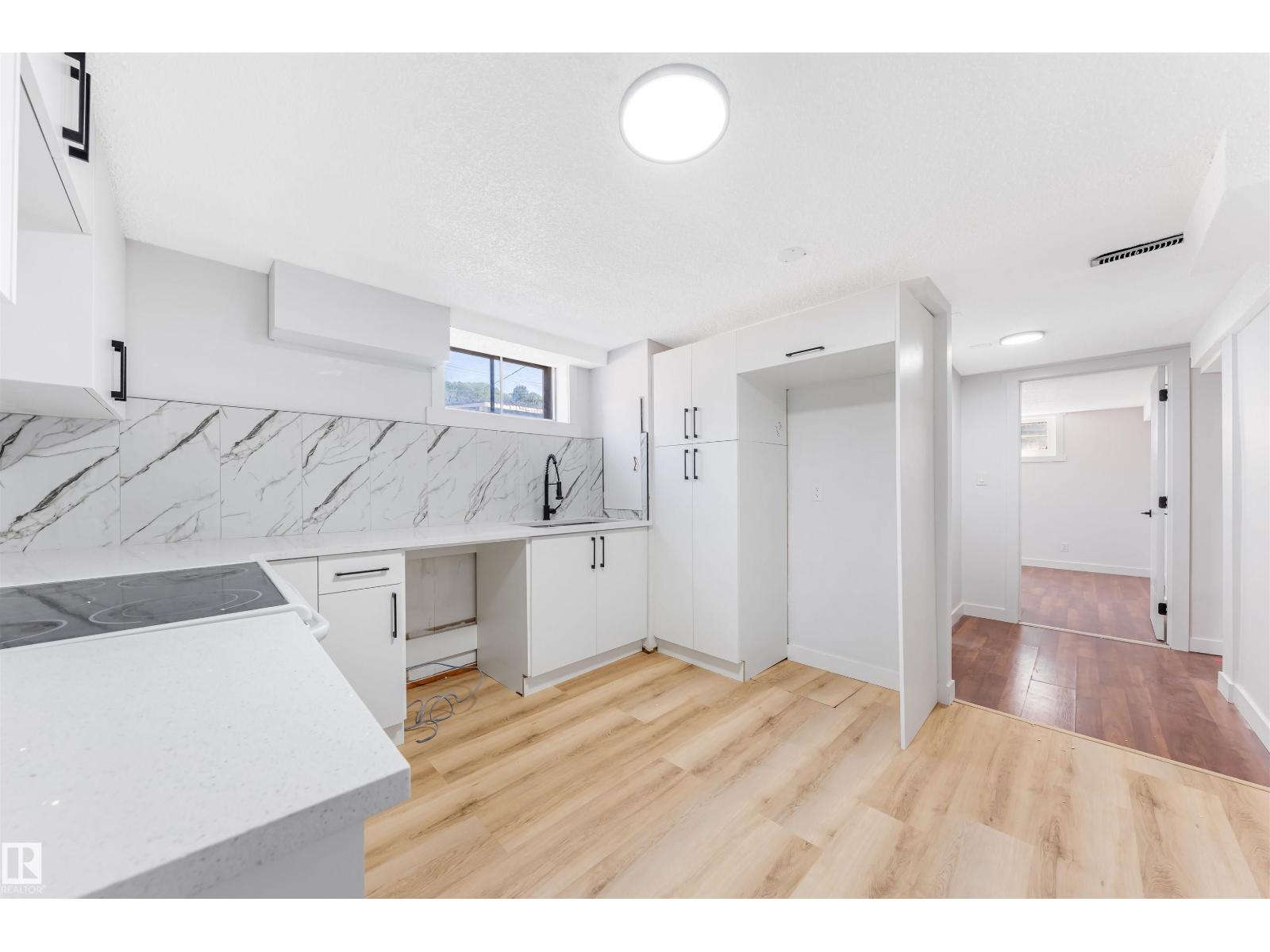 11927 68 ST NW - Image 38