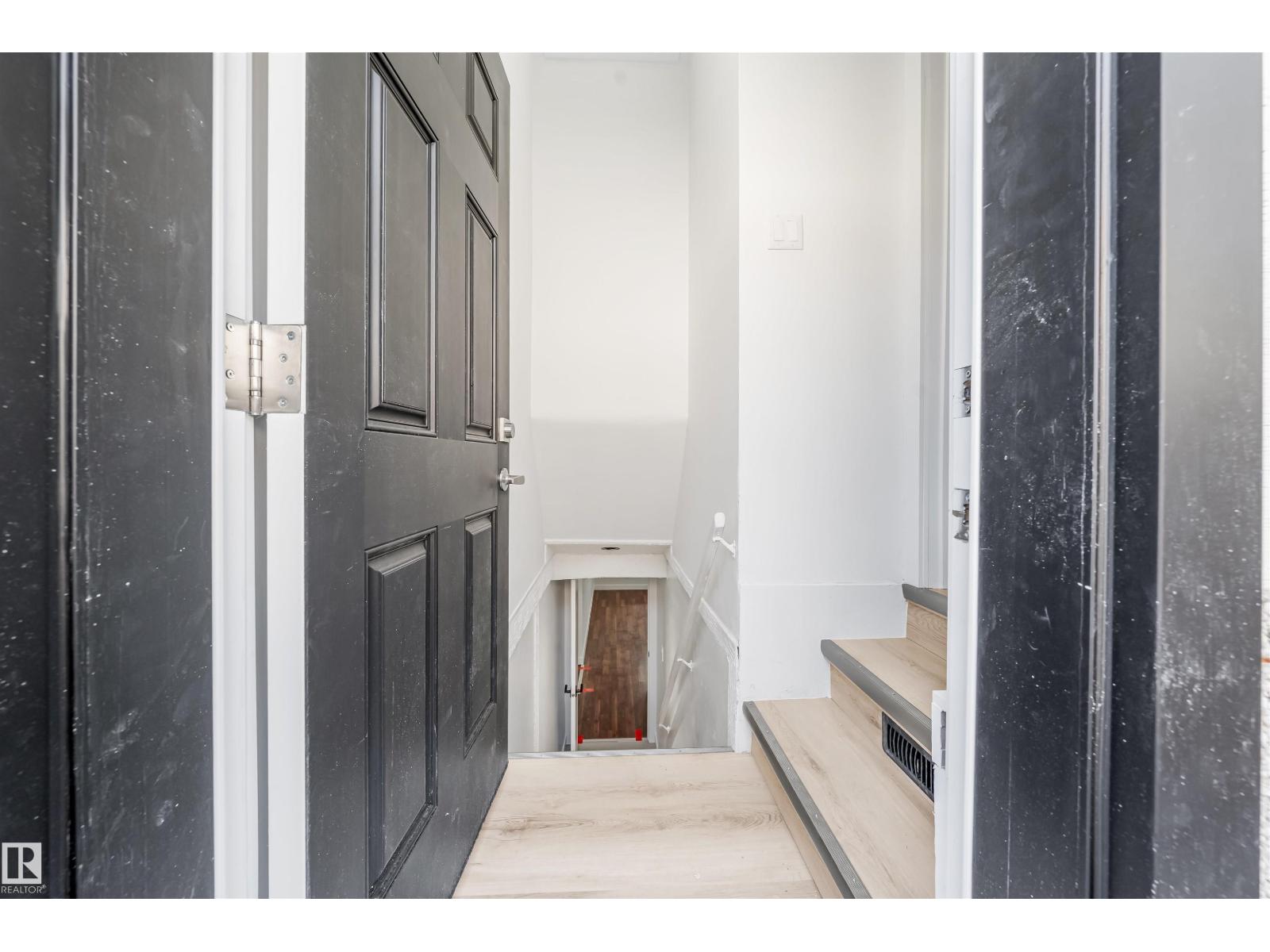 11927 68 ST NW - 28
