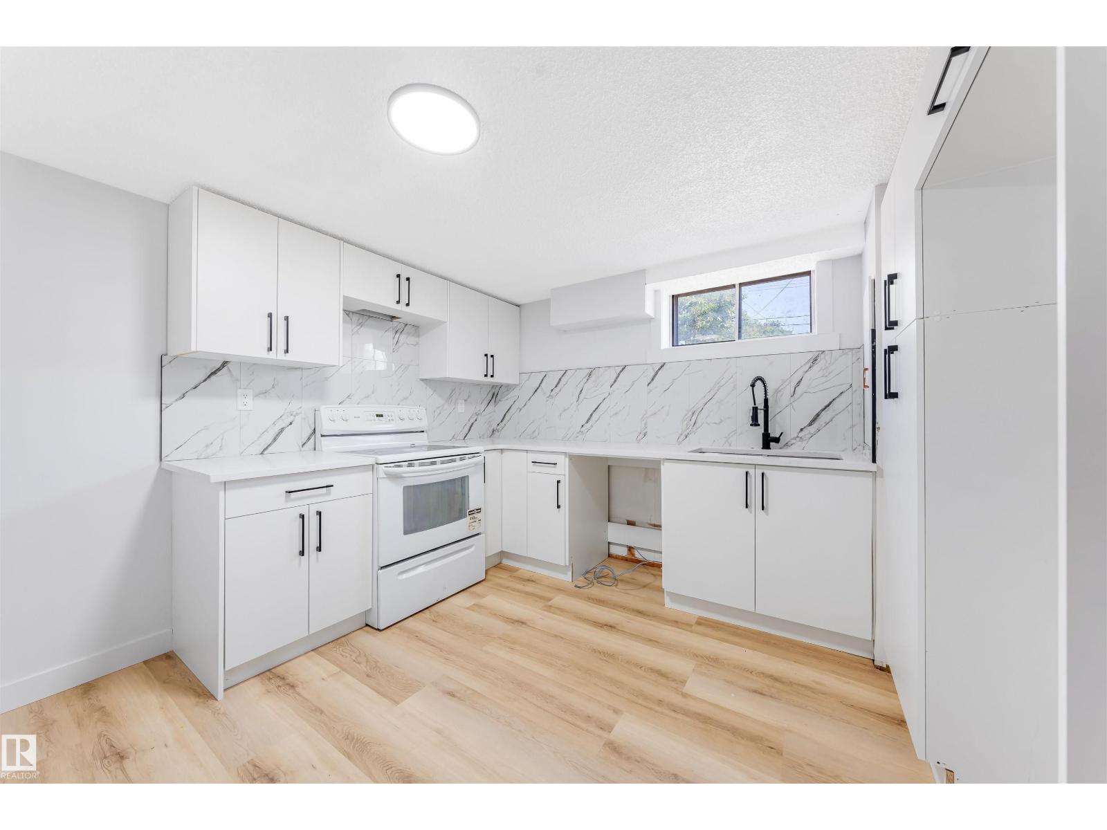 11927 68 ST NW - Image 36