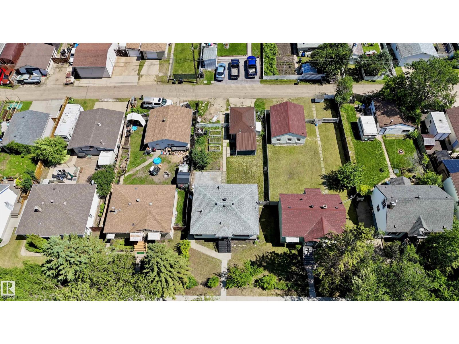 11927 68 ST NW - 52