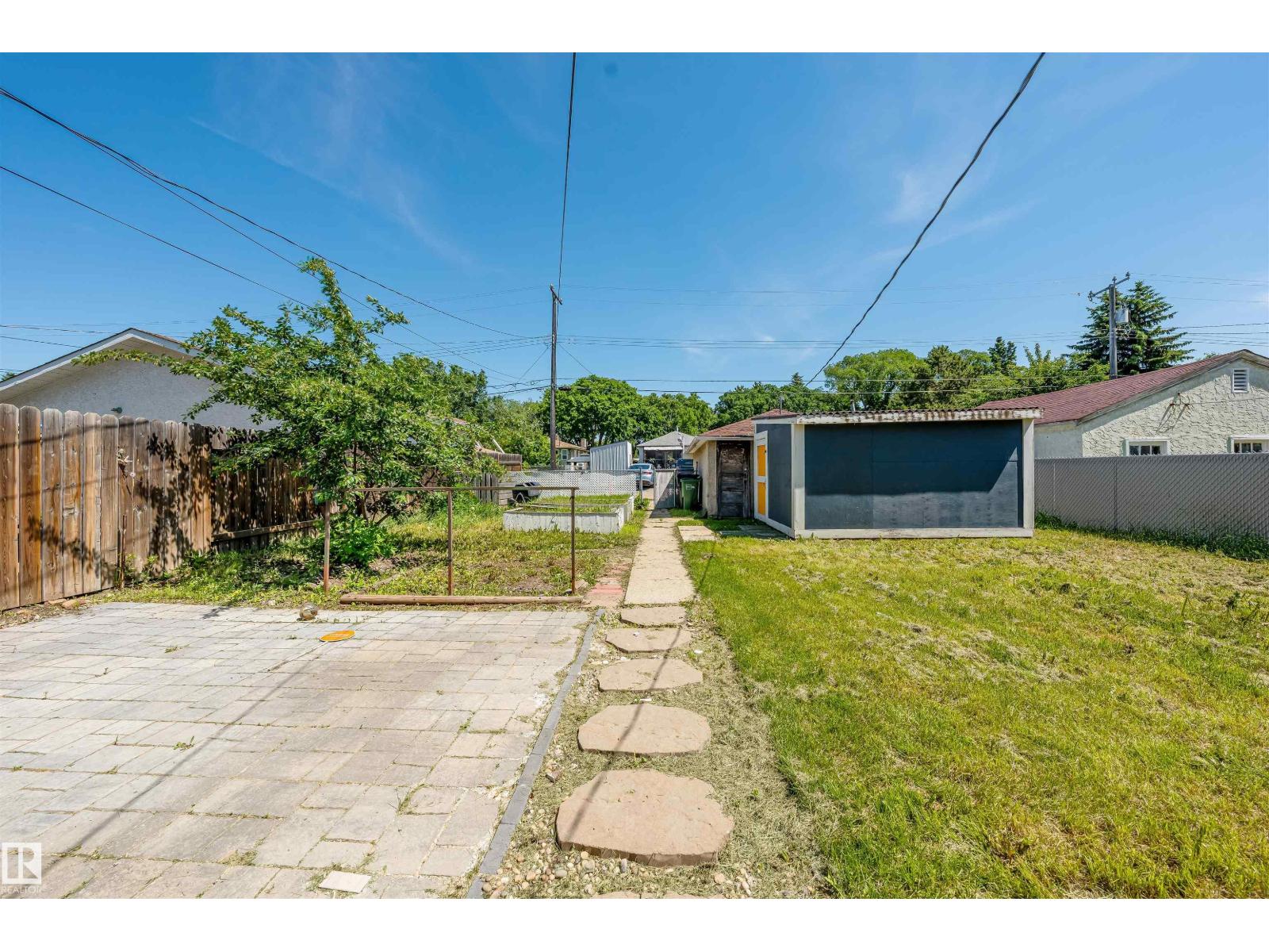 11927 68 ST NW - 49