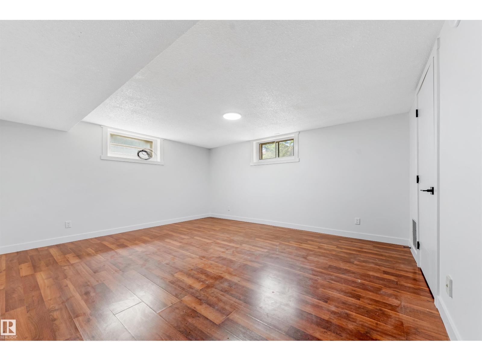 11927 68 ST NW - 30