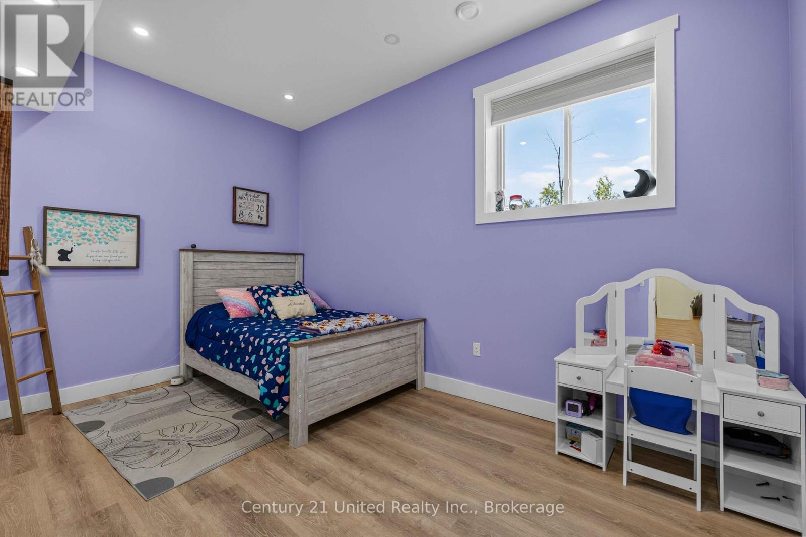 27 AWBRIE LANE - Image 30