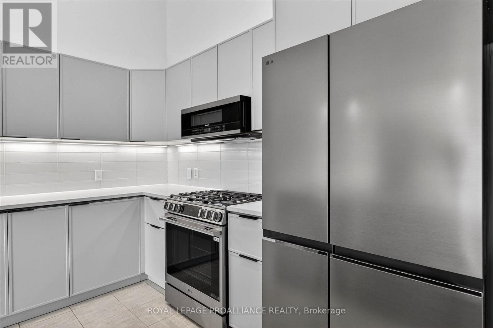 138 VILLAGE CRESCENT - Image 10