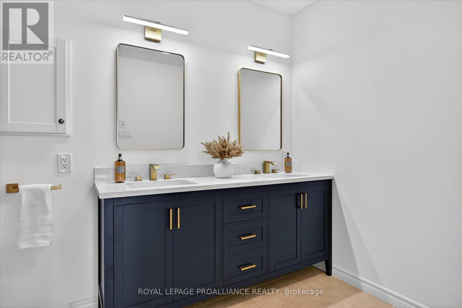 138 VILLAGE CRESCENT - Image 20