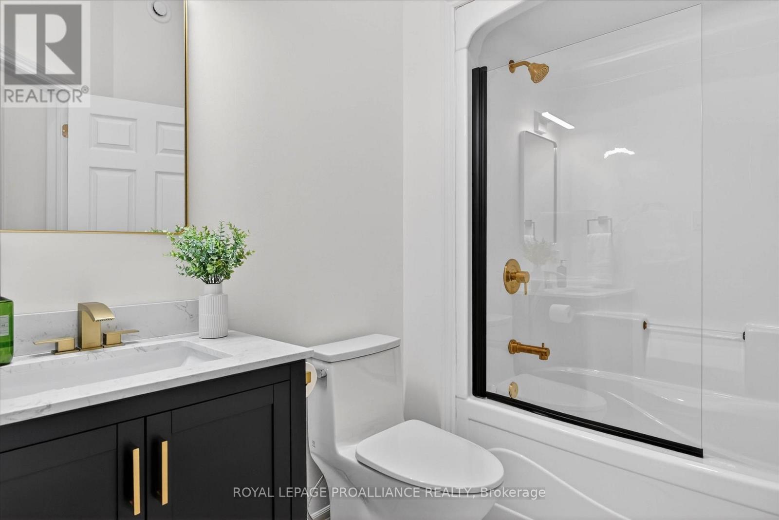 138 VILLAGE CRESCENT - Image 26