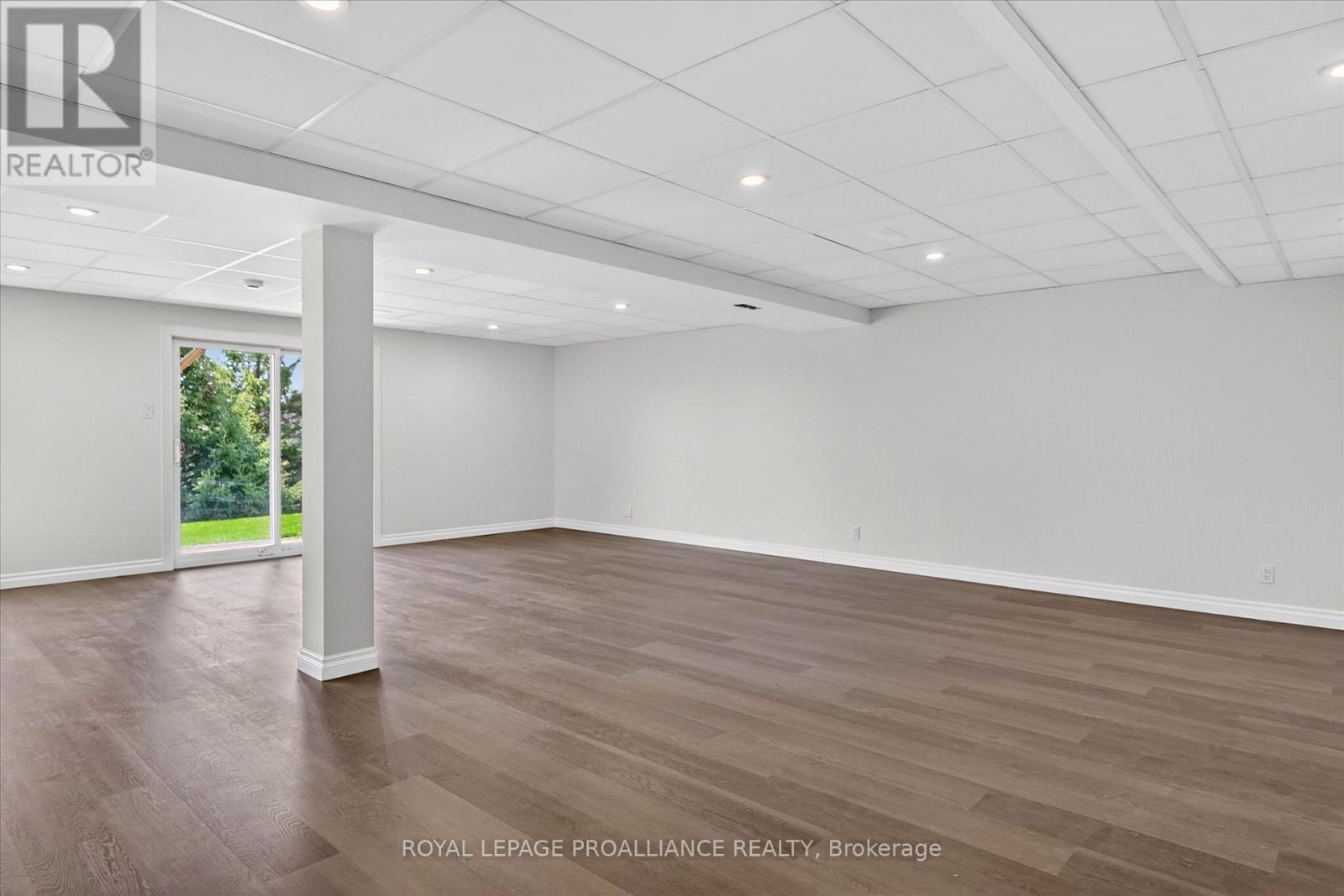 138 VILLAGE CRESCENT - Image 30