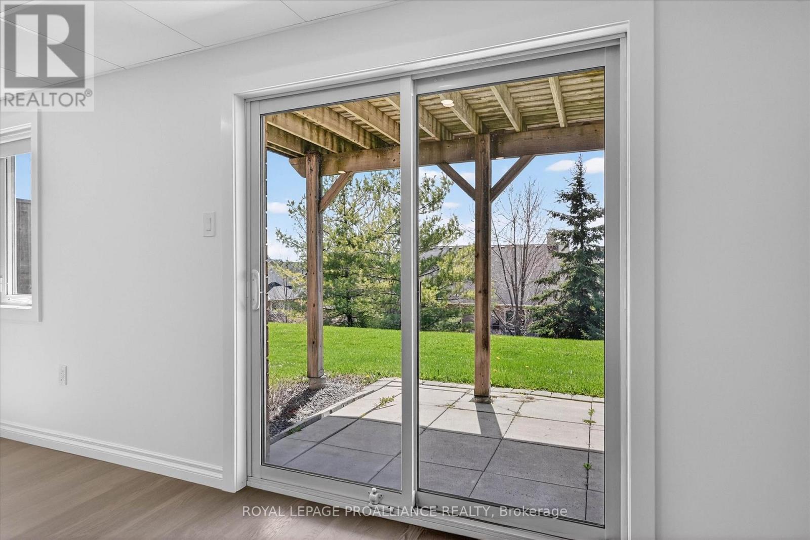 138 VILLAGE CRESCENT - Image 32