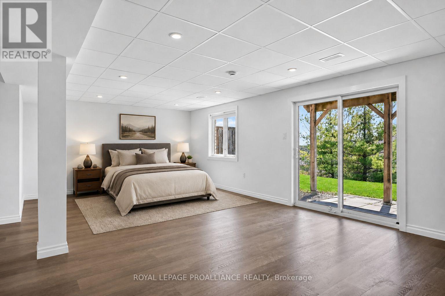 138 VILLAGE CRESCENT - Image 33