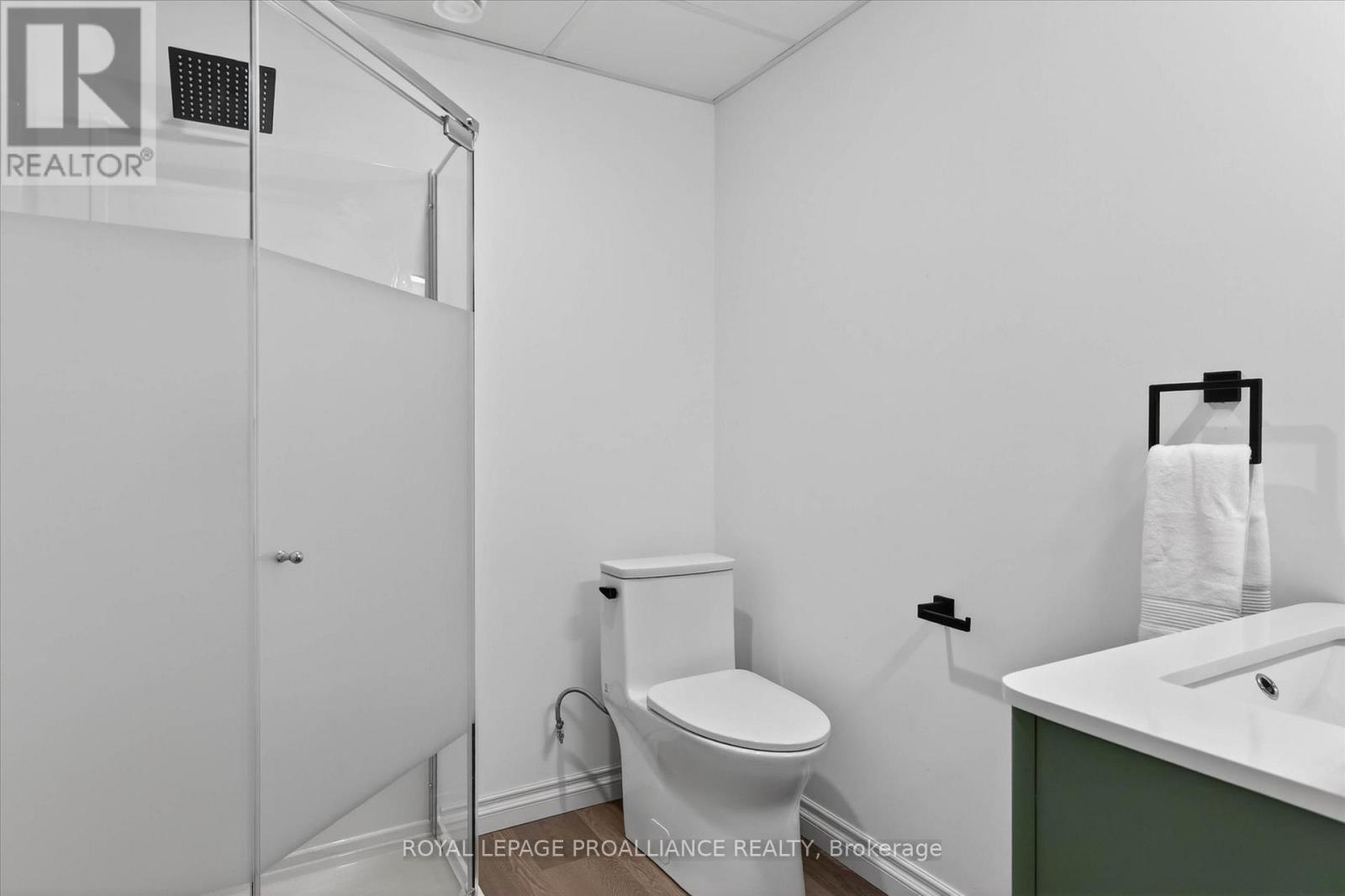 138 VILLAGE CRESCENT - Image 36