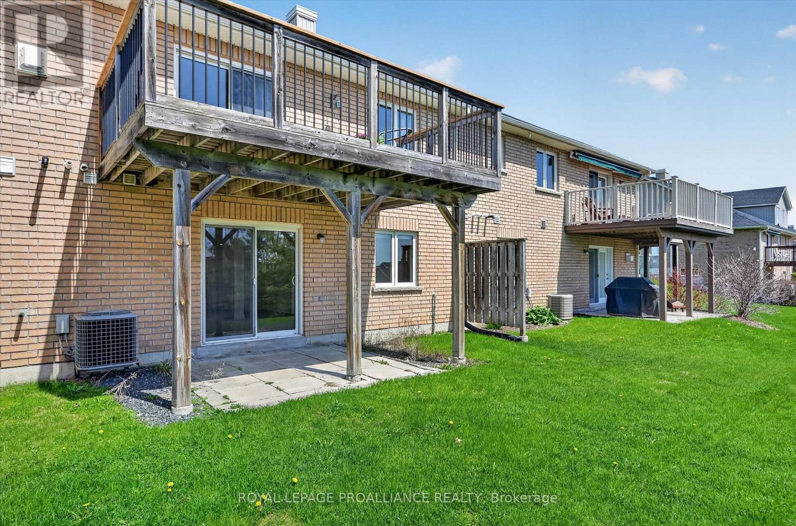 138 VILLAGE CRESCENT - Image 38
