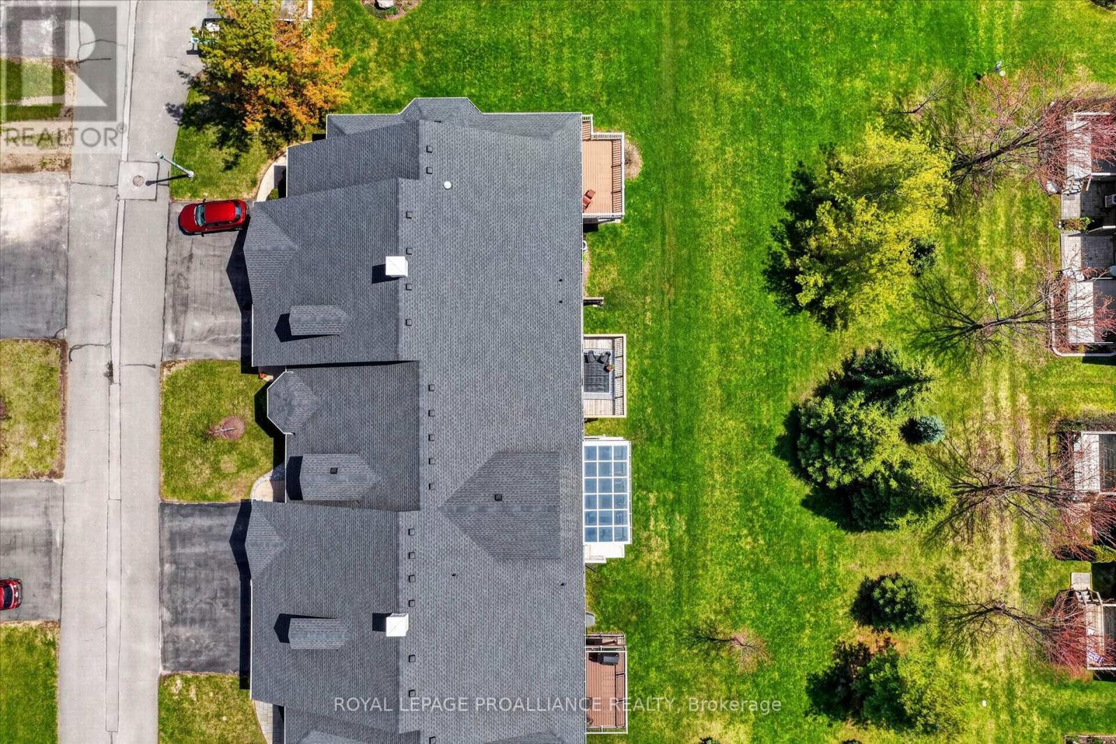 138 VILLAGE CRESCENT - Image 41