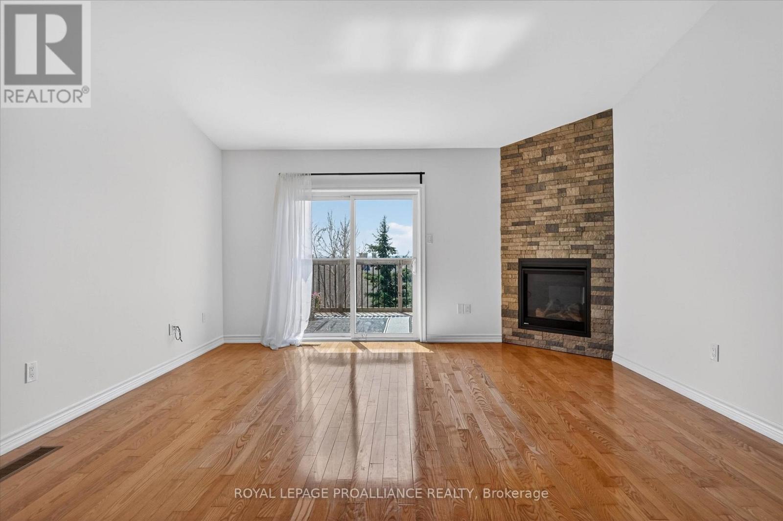 138 VILLAGE CRESCENT - Image 5