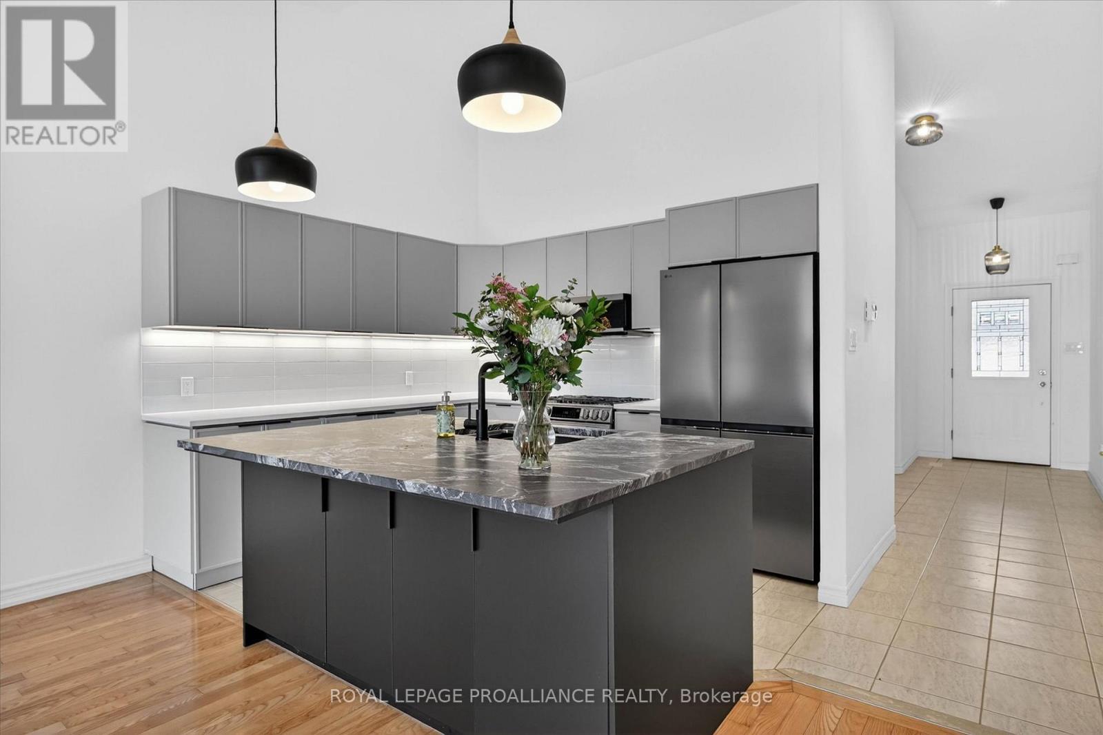 138 VILLAGE CRESCENT - Image 7