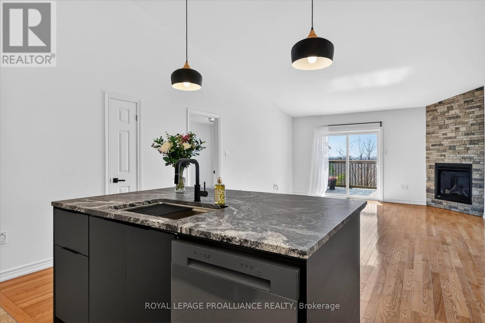 138 VILLAGE CRESCENT - Image 8