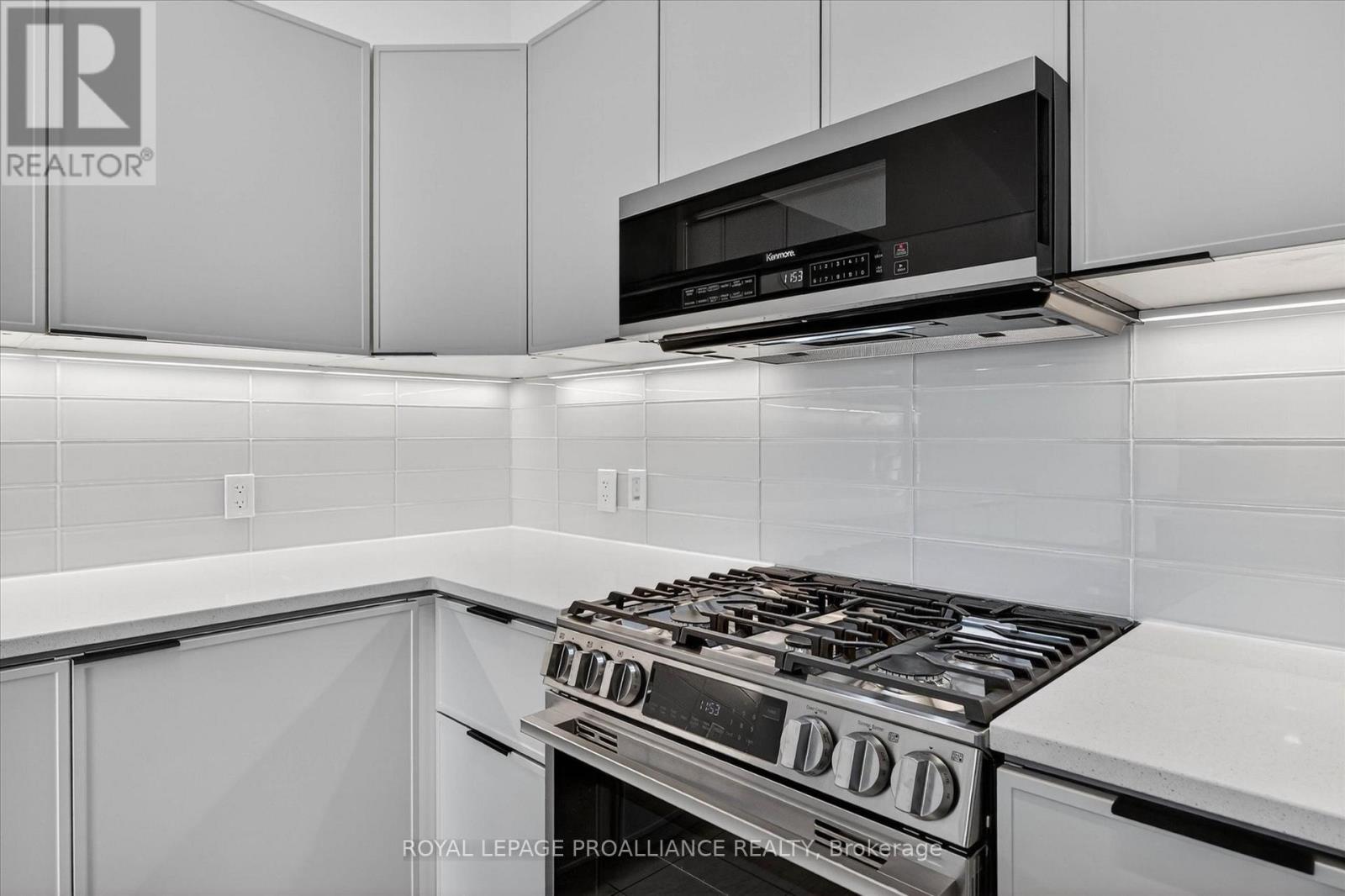 138 VILLAGE CRESCENT - Image 9