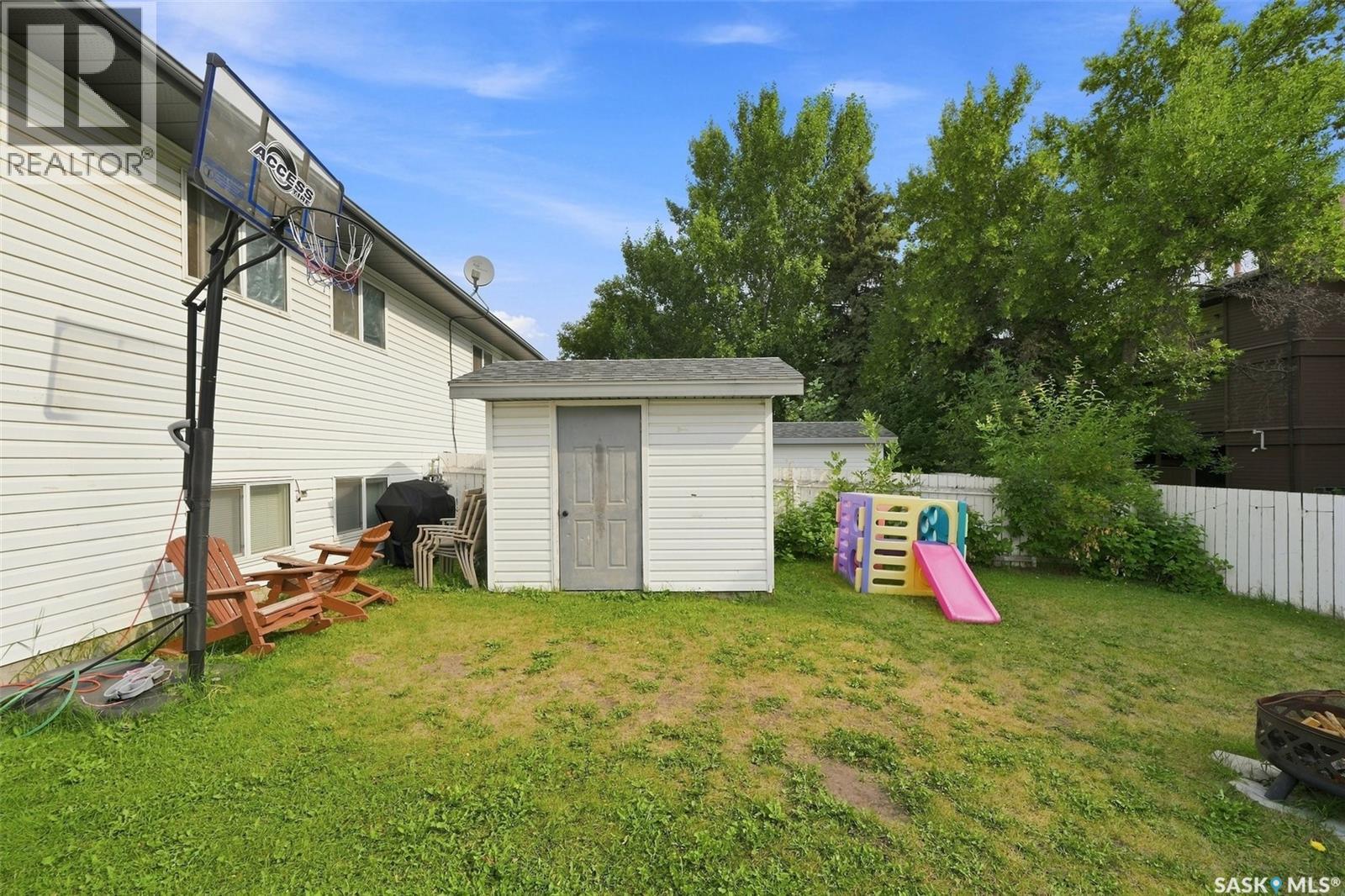 #114 116 Barber CRESCENT - 36