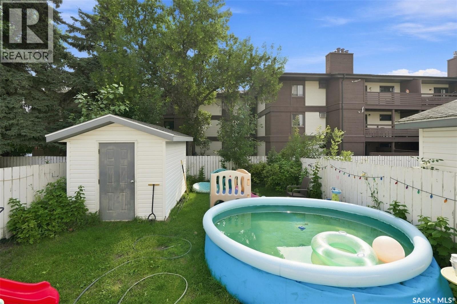#114 116 Barber CRESCENT - 39