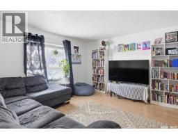 Living room - 114 - 116 Barber Crescent, Saskatoon, SK S7M5M7 Photo 9