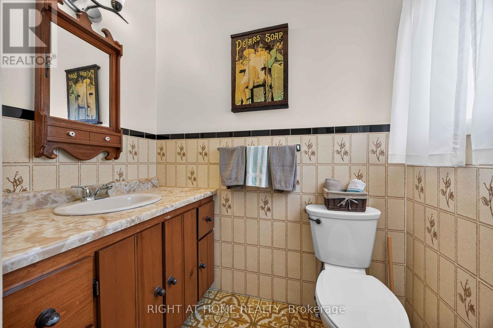 208 ROSS AVENUE - 16