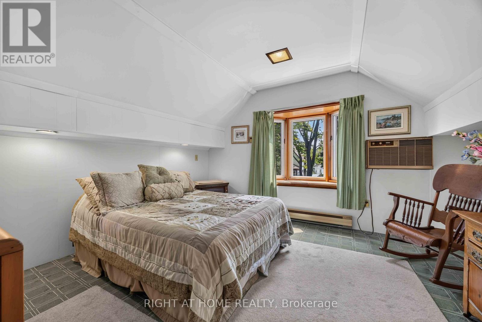 208 ROSS AVENUE - 19