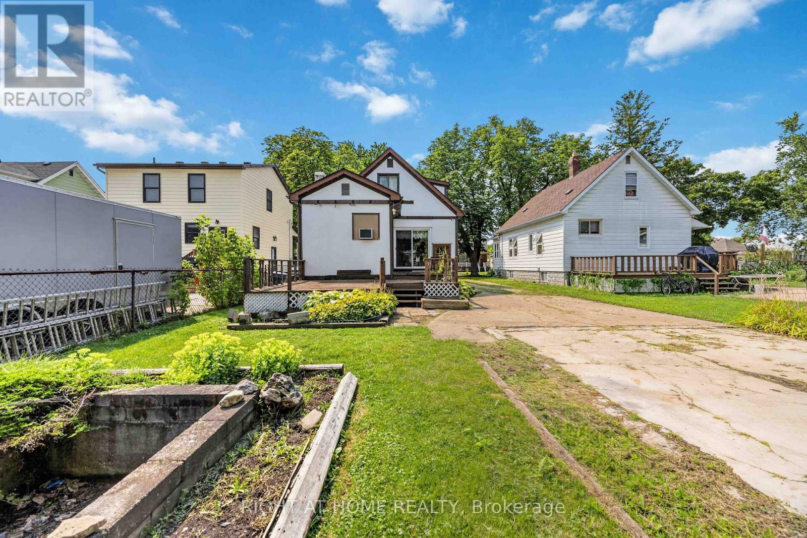 208 ROSS AVENUE - 31