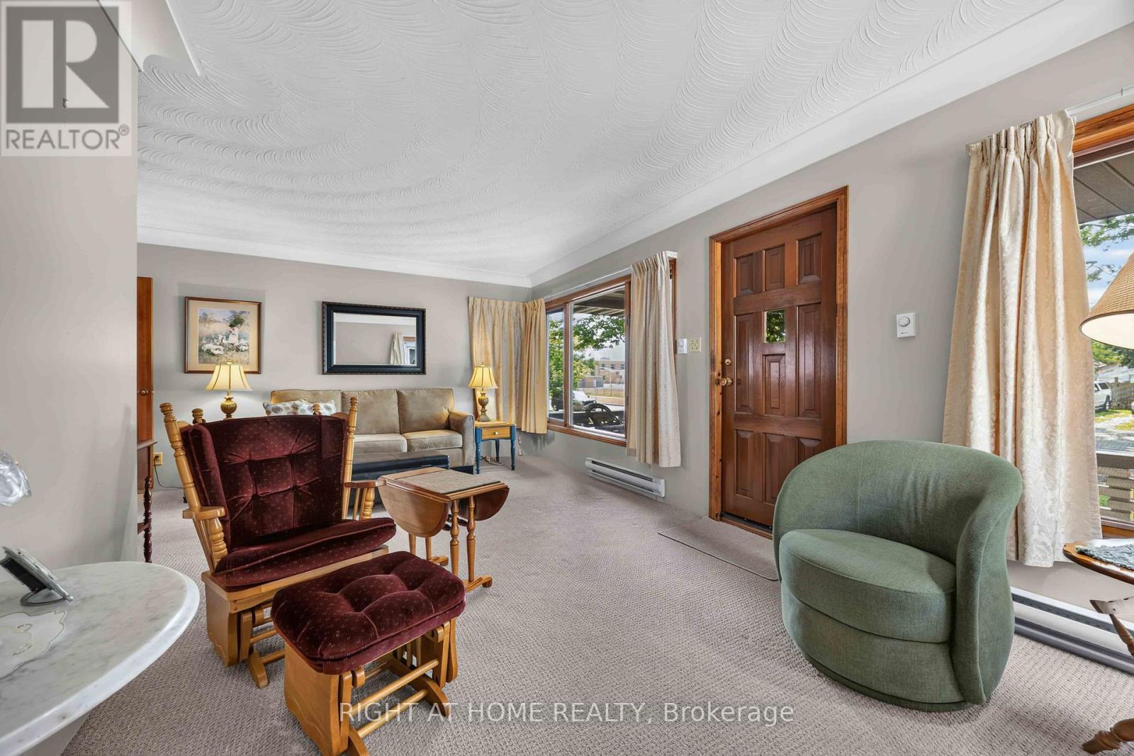 208 ROSS AVENUE - 5