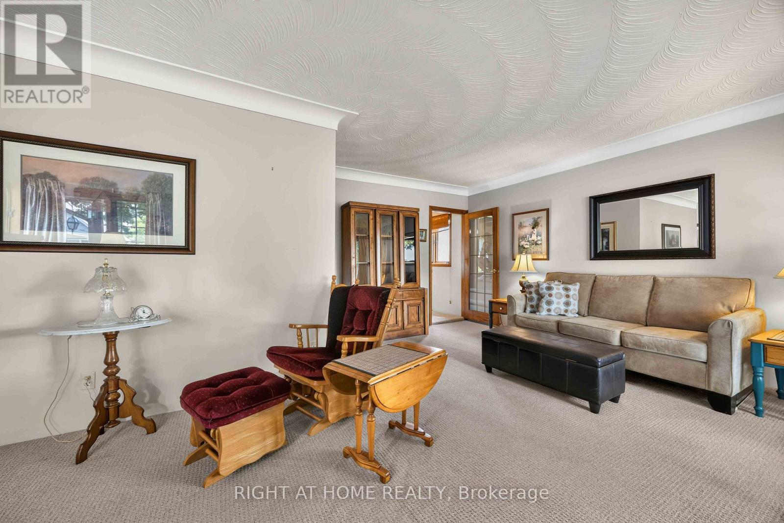 208 ROSS AVENUE - 8