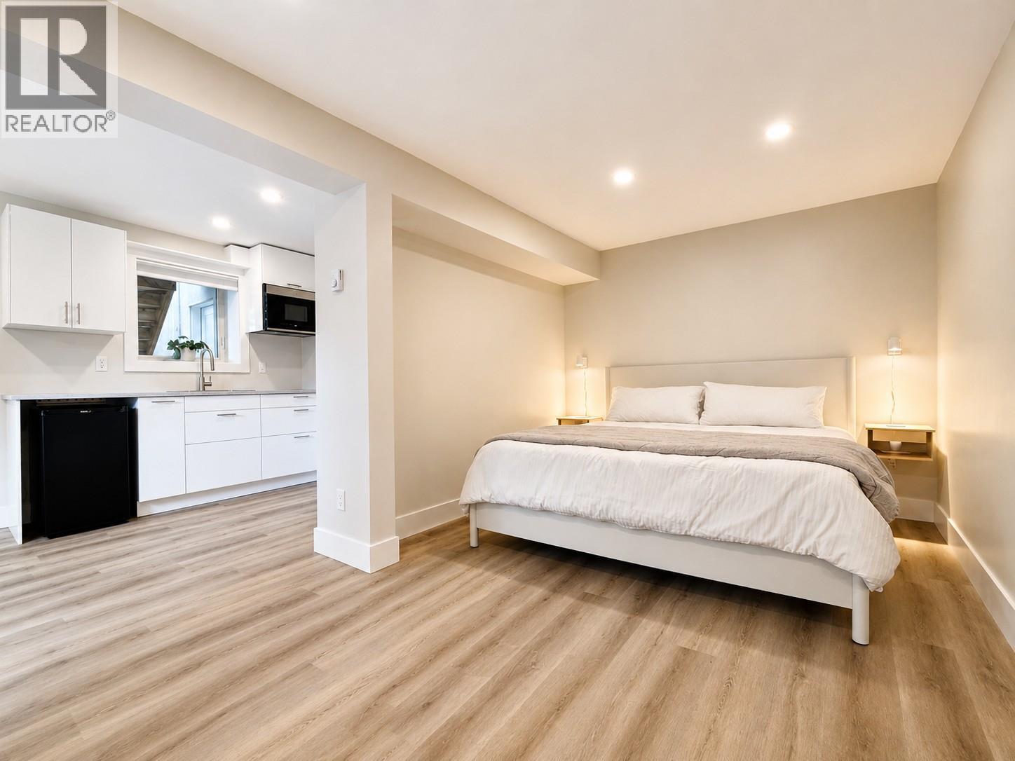 1922 Glen Gary Drive - Image 32
